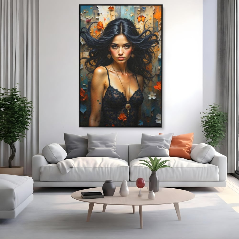 Tablou canvas cu tablou canvas cu portret de femeie par negru fluturi si frunze, in rama de aluminiu negru, pe perete intr-un living